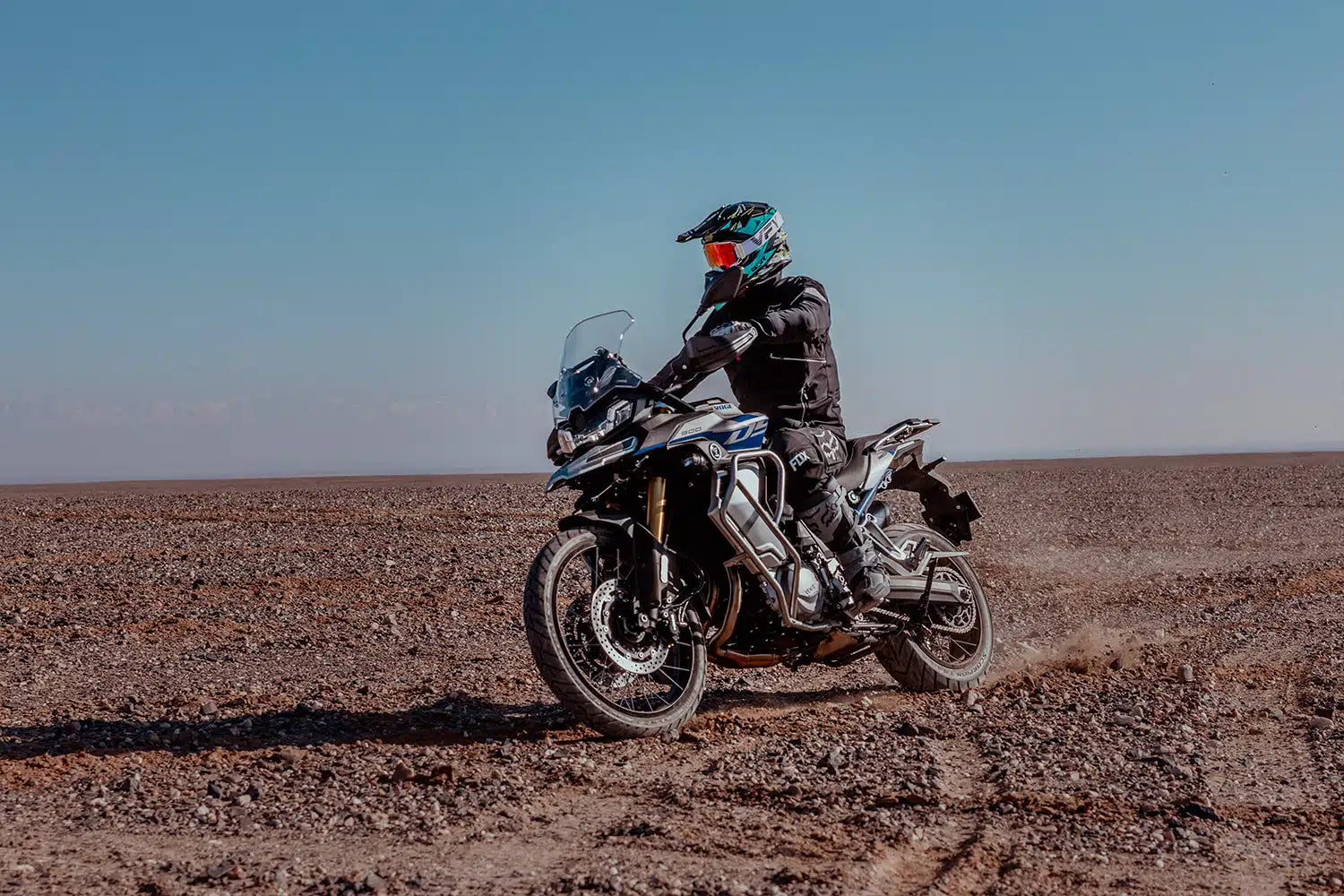 VOGE 900 DSX 2024 : Fiche Technique, Prix et Avis du Trail Haut de Gamme